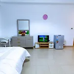 Marina Crown Tower Stays Hostel For Girls