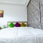 Marina Crown Tower Stays Hostel For Girls