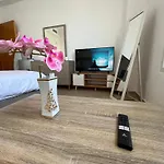Marina Crown Tower Stays Hostel For Girls