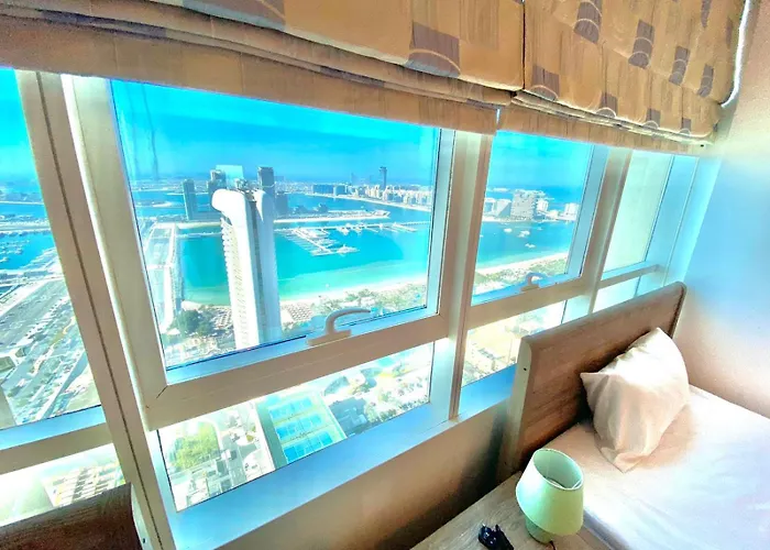 Marina Crown Tower Stays Hostel For Girls