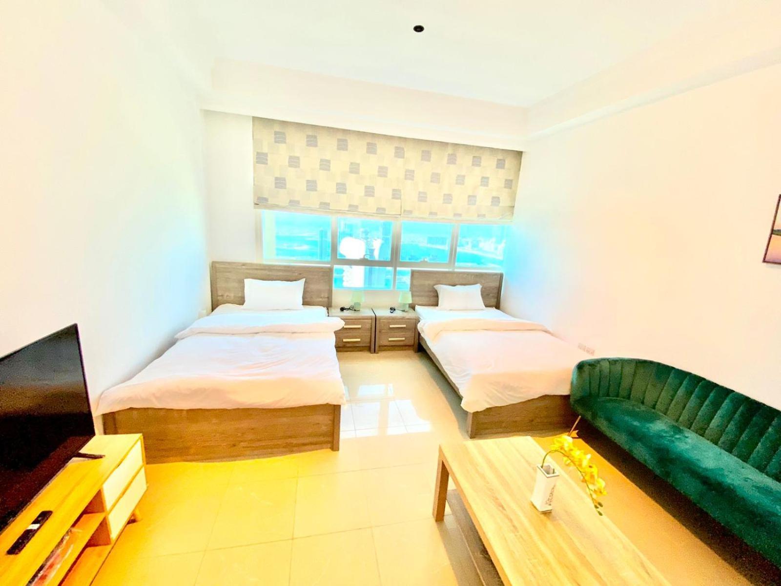 Marina Crown Tower For Girls * Dubai