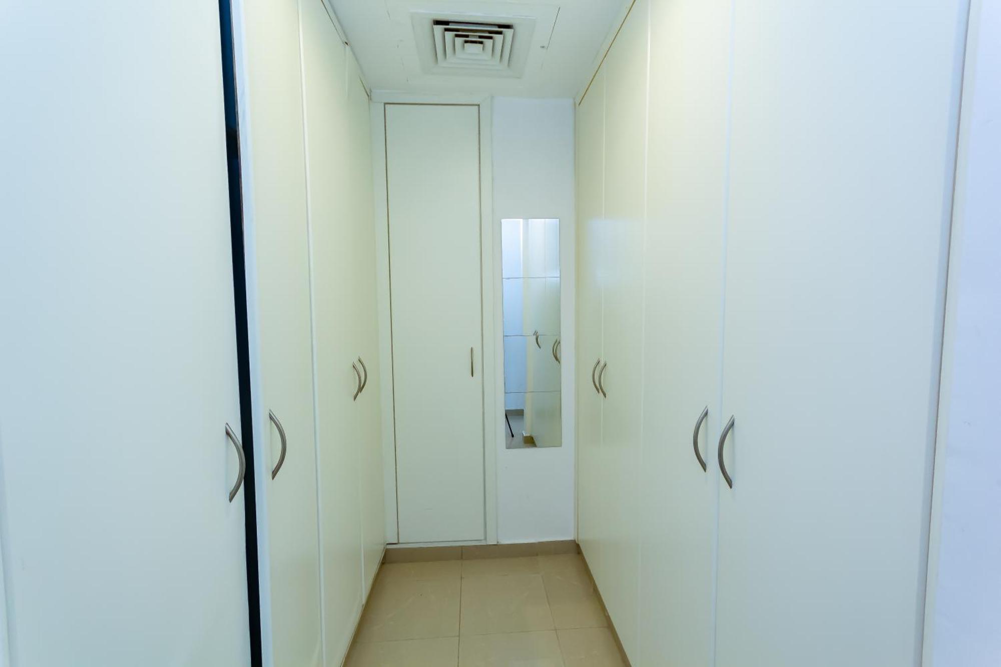 Marina Crown Tower For Girls Homestay *