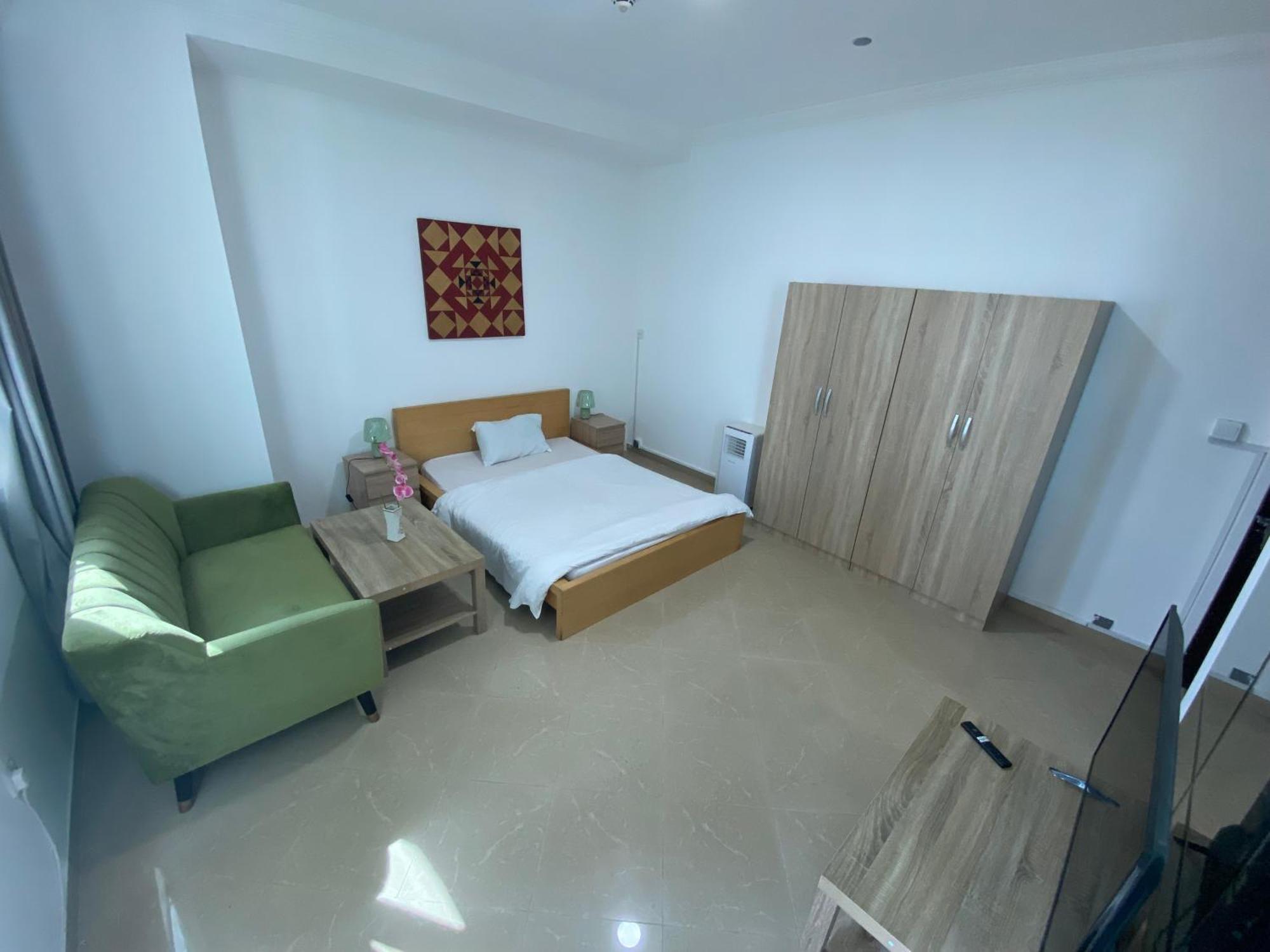 Homestay Marina Crown Tower For Girls Dubai