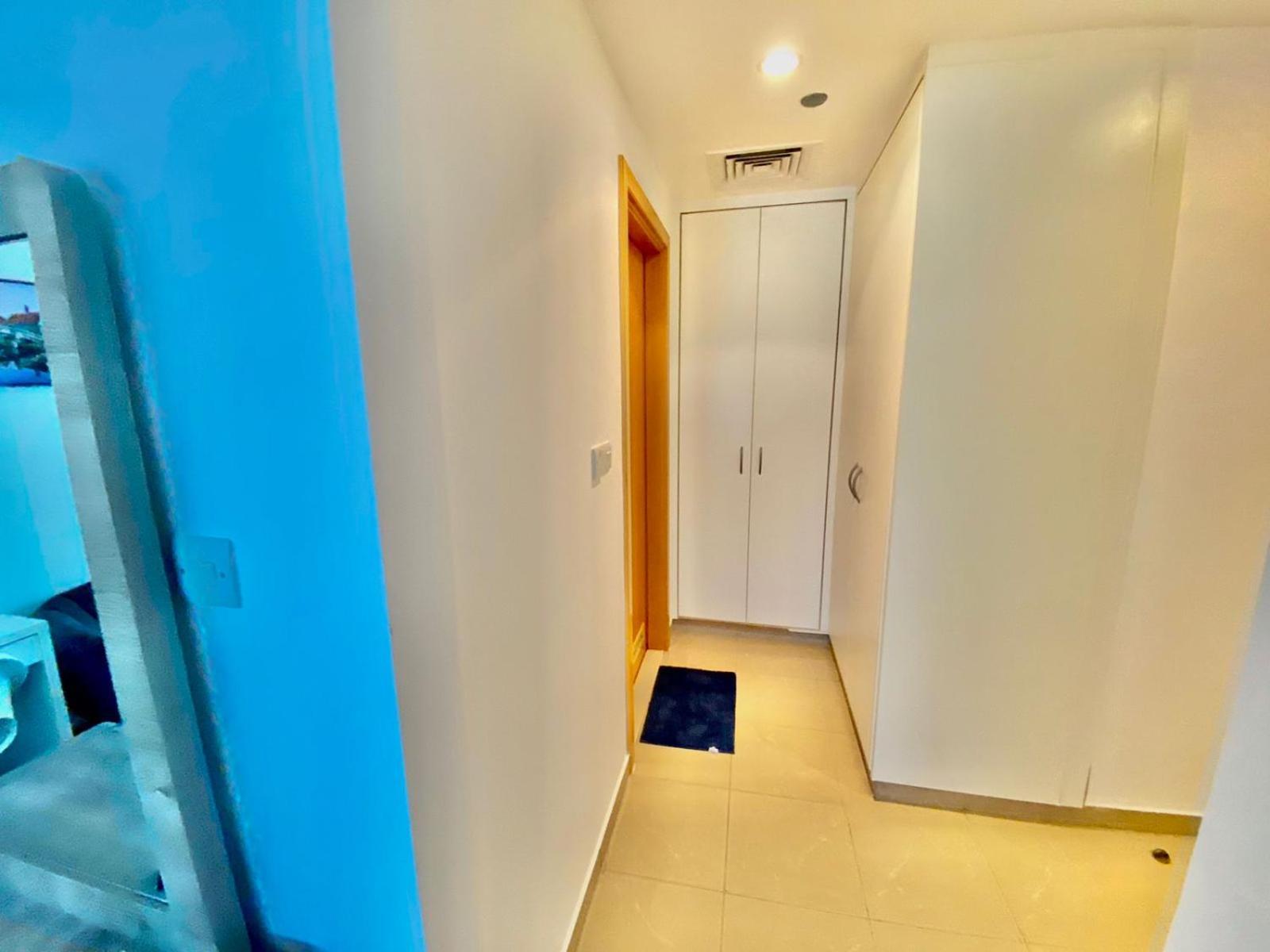 Marina Crown Tower For Girls * Dubai