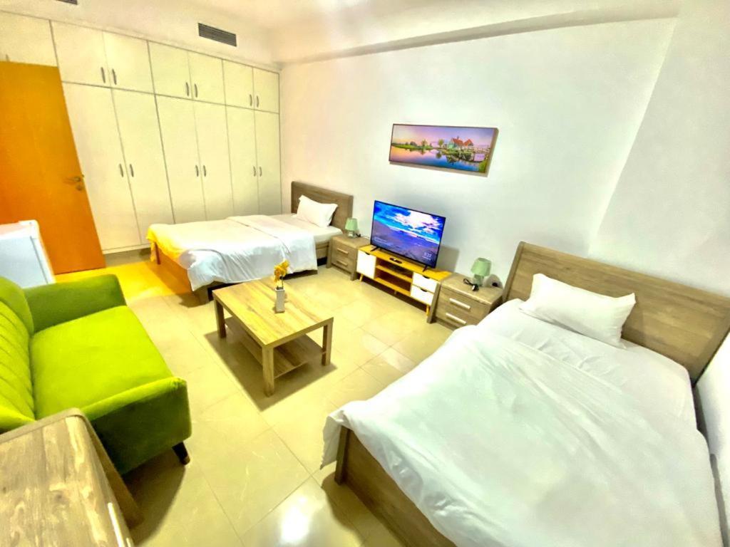 Marina Crown Tower For Girls Homestay *