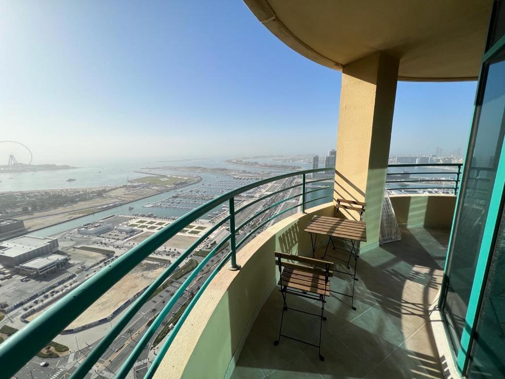 Marina Crown Tower For Girls Homestay Dubai