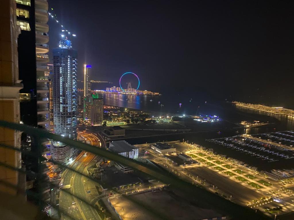 Homestay Marina Crown Tower For Girls Dubai