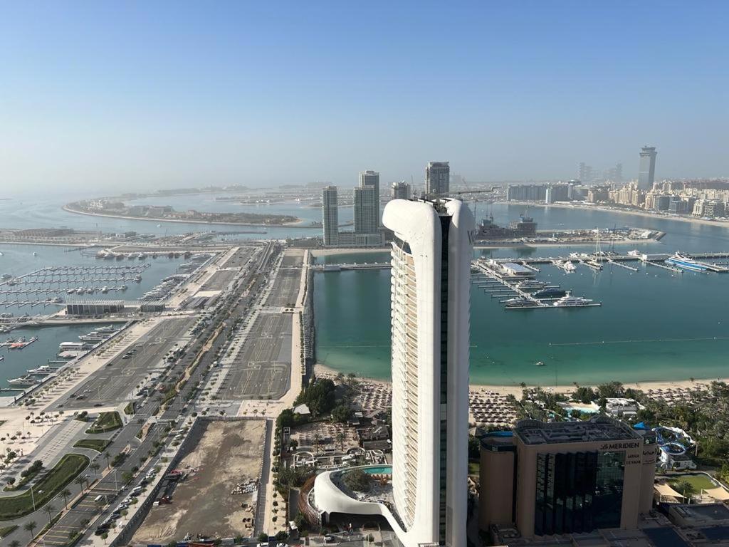 Marina Crown Tower For Girls Homestay Dubai