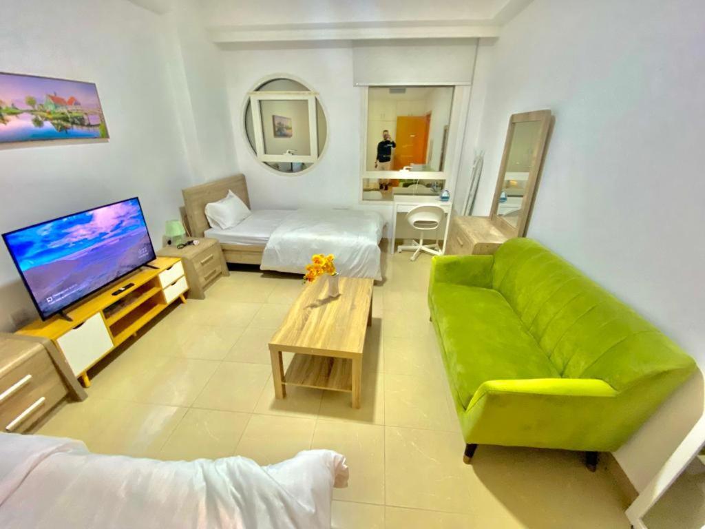 Homestay Marina Crown Tower For Girls Dubai