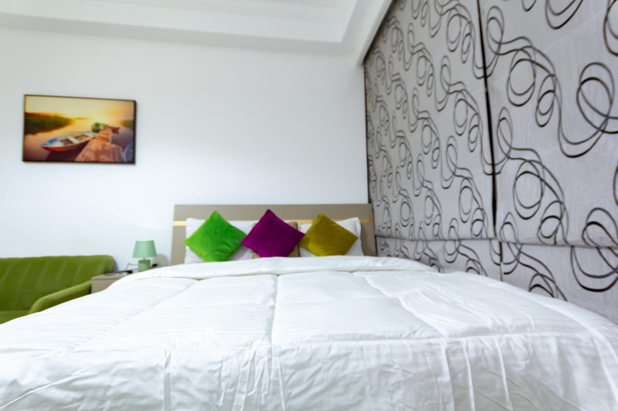 Marina Crown Tower For Girls Homestay *
