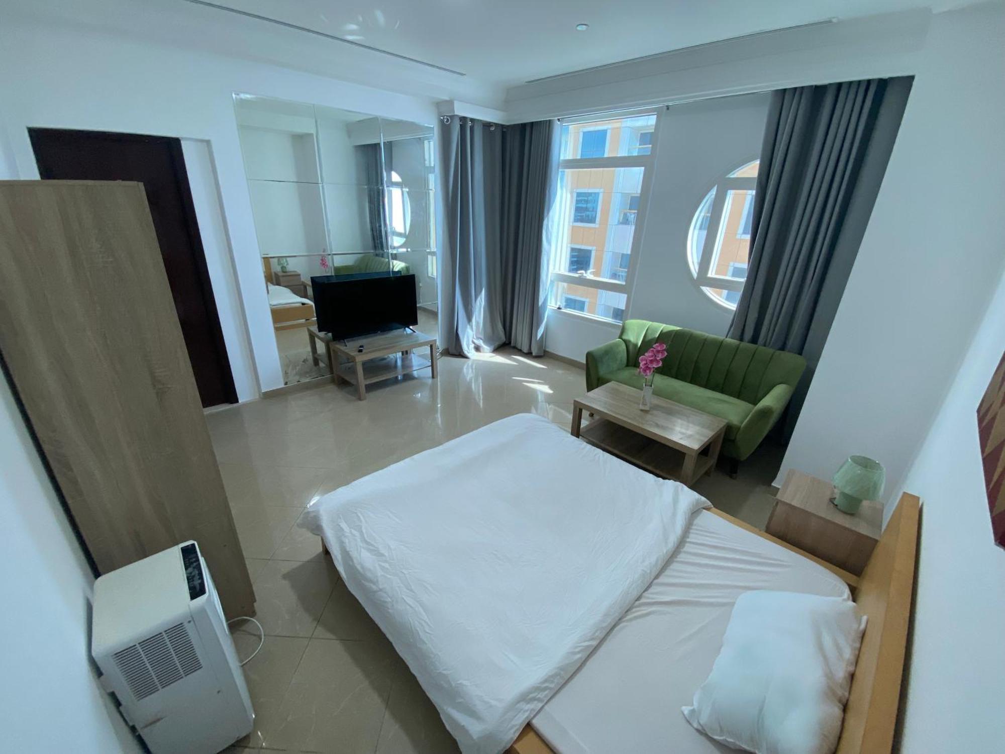Marina Crown Tower For Girls Dubai