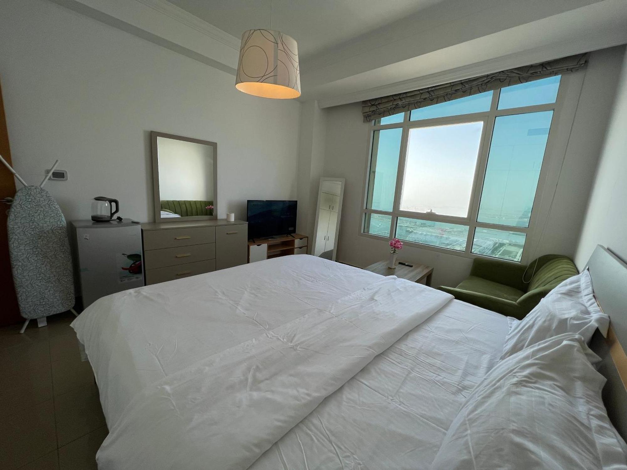 Marina Crown Tower For Girls Homestay *